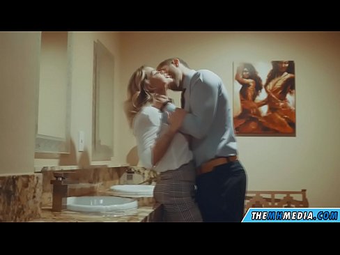 ❤️ когда грудастая блондинка соблазняет тебя в общественном туалете ❤ Порно видео на novoporn.ru ❌❤